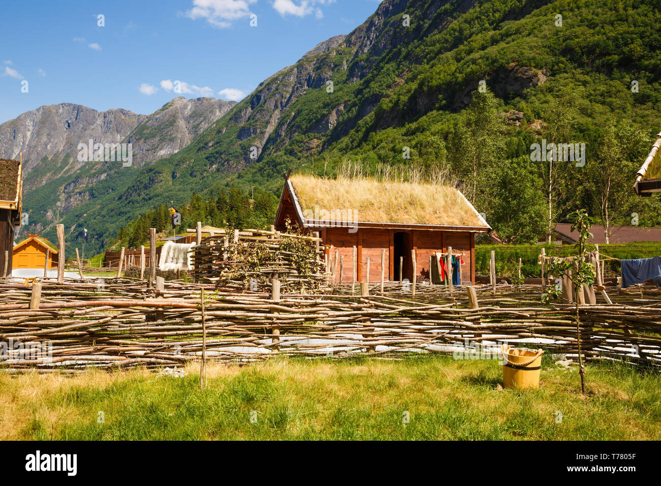 découvrez notre avis complet sur viking valley en norvège, une expérience immersive dans la culture viking. explorez les reconstitutions historiques, admirez les paysages spectaculaires et plongez dans la vie quotidienne des vikings. idéal pour les amateurs d'histoire et les aventuriers en quête de nouvelles découvertes.