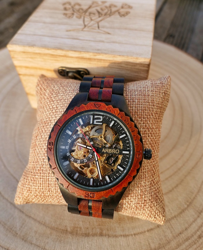 découvrez la montre en bois 2025, un accessoire alliant élégance et naturalité. fabriquée à partir de matériaux durables, cette montre unique saura rehausser votre style tout en respectant l'environnement. parfaite pour les amateurs de mode éthique.