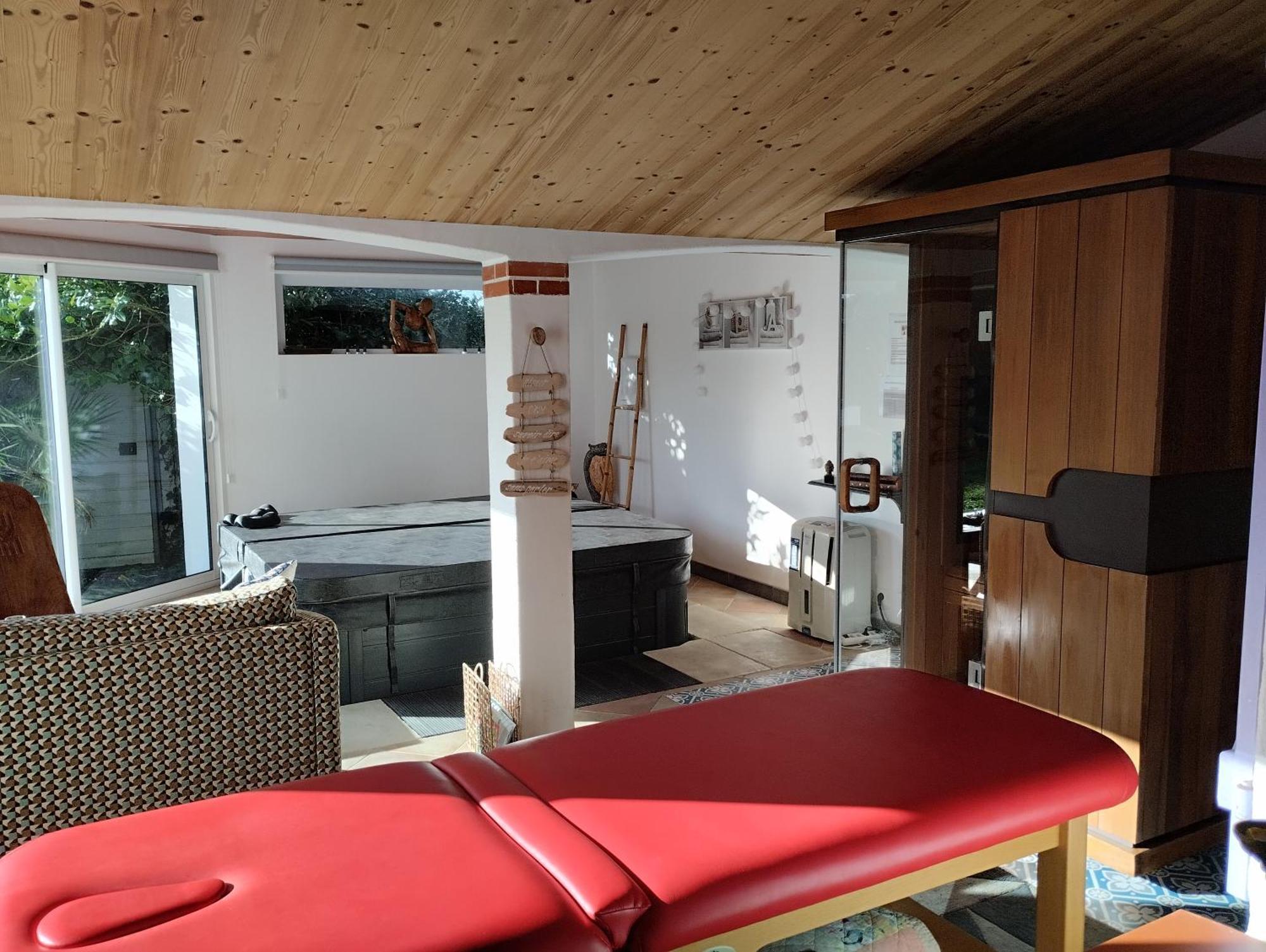 découvrez notre café-restaurant naturiste, un espace unique où nature et gastronomie se rencontrent. profitez d'une ambiance relaxante et d'une cuisine saine, tout en respectant votre corps et l'environnement. rejoignez-nous pour une expérience culinaire authentique et bienveillante.