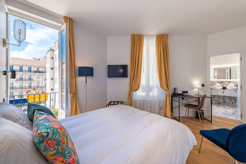 découvrez les meilleurs hôtels à nice, où le confort rencontre le charme de la côte d'azur. profitez d'un séjour inoubliable avec des vues magnifiques, des services de qualité et un accès facile aux attractions locales.