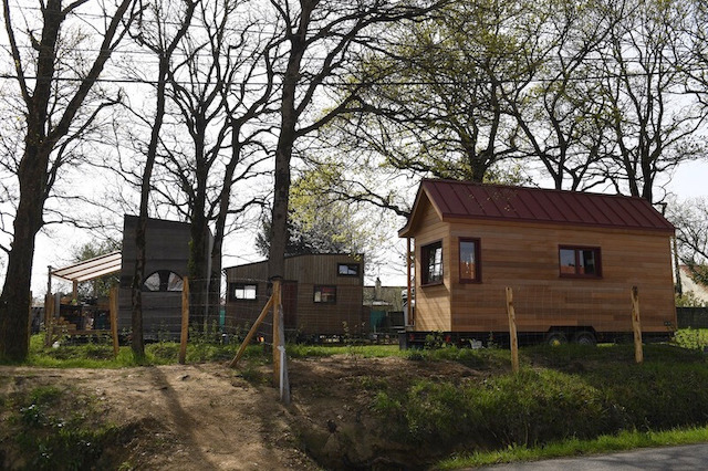 découvrez tout ce qu'il faut savoir sur la législation entourant les tiny houses en france. informez-vous sur les règlements, les normes de construction et les démarches administratives pour vivre dans une maison miniature en toute légalité.