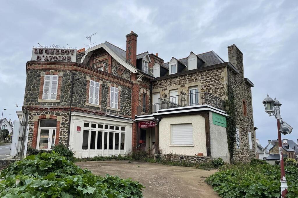 découvrez le nouveau visage de notre restaurant en bord de mer à saint-brieuc. profitez d'une expérience culinaire inoubliable avec des plats élaborés à partir de produits locaux, tout en admirant des vues imprenables sur la plage. réservez dès maintenant pour savourer le changement !