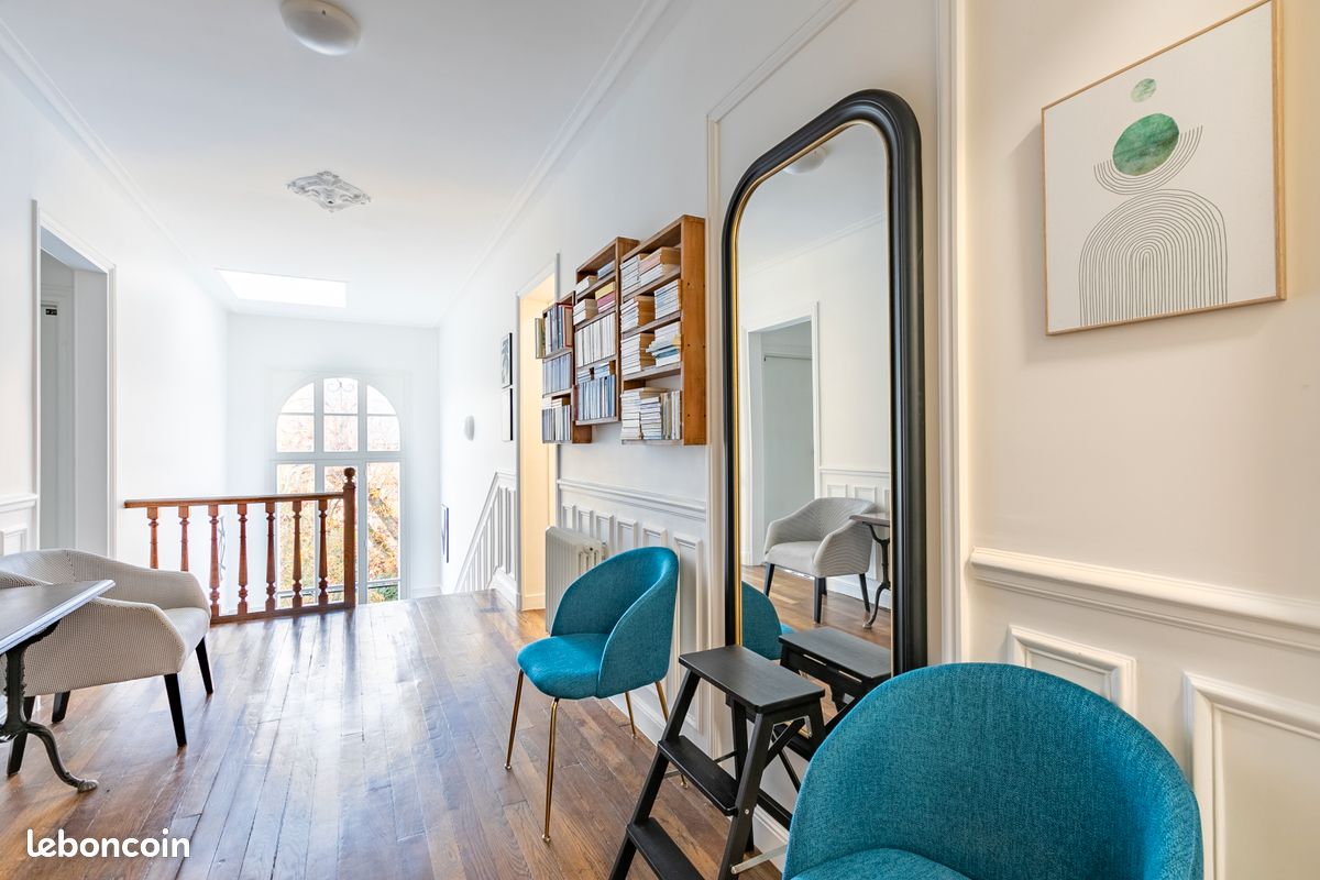 découvrez le coliving pour étudiants, une solution d'hébergement moderne et conviviale qui favorise les échanges, la convivialité et le partage. profitez d'espaces communs, d'une ambiance collaborative et d'un environnement propice à la réussite académique, tout en économisant sur votre loyer.