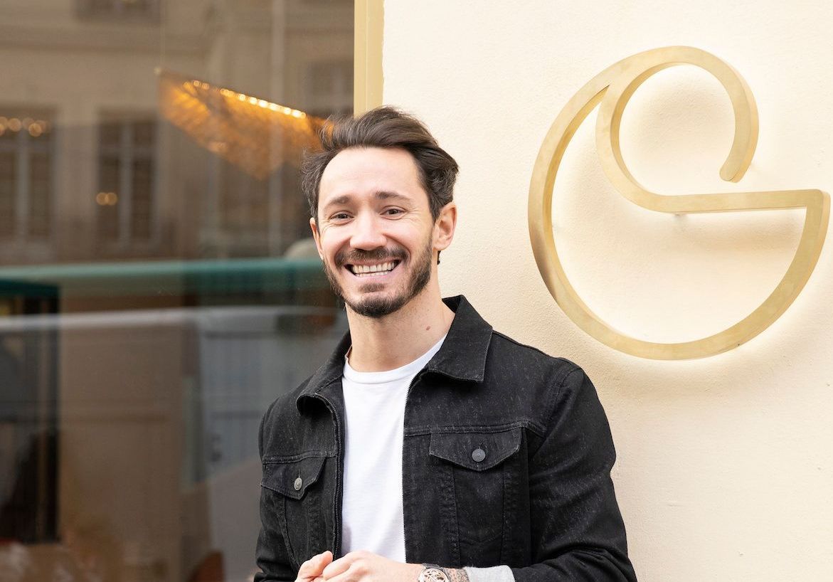 découvrez la fortune de cédric grolet, chef pâtissier renommé, célèbre pour ses créations gourmandes et artistiques. plongez dans son univers où passion et excellence pâtissière se rencontrent pour créer des délices inoubliables.