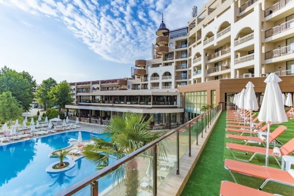 découvrez l'hôtel impérial à nice, un établissement élégant mêlant luxe et confort, idéalement situé à proximité de la promenade des anglais. profitez d'un cadre raffiné, de chambres modernes et de services de qualité pour un séjour inoubliable sur la côte d'azur.