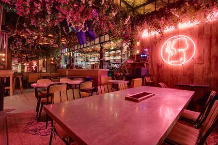 découvrez pimpan, le bistrot innovant à saint-germain-des-prés où la cuisine française traditionnelle rencontre des touches contemporaines. savourez des plats créatifs dans une ambiance chaleureuse et conviviale.