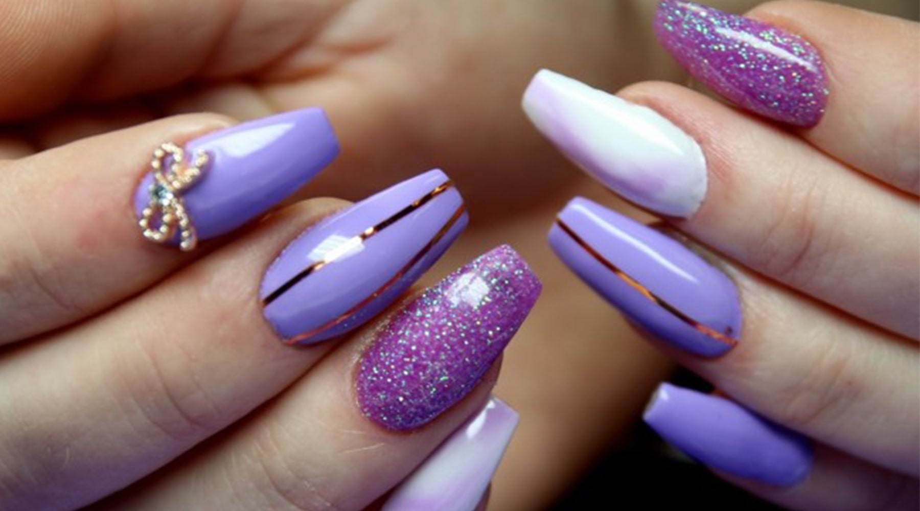 découvrez notre sélection de nail art gris élégant pour sublimer vos ongles. des designs raffinés et modernes, idéaux pour toutes les occasions, qui ajouteront une touche de sophistication à votre look.