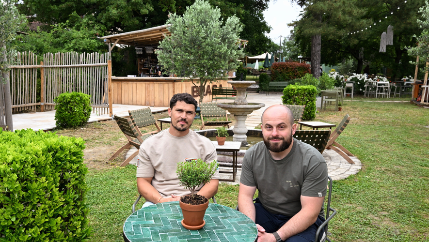 découvrez le restaurant disco au cœur des jardins de l'hippodrome à toulouse. un cadre unique alliant gastronomie et ambiance festive pour des soirées inoubliables. profitez de notre menu raffiné tout en dansant sur les meilleures musiques !