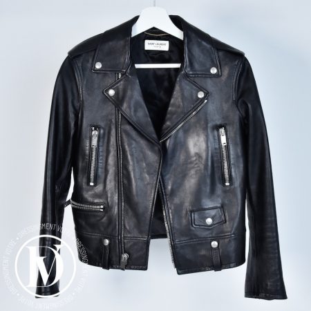 vendez vos vêtements de luxe facilement avec take up. découvrez une plateforme simple et rapide pour valoriser votre garde-robe et donner une nouvelle vie à vos pièces haut de gamme. rejoignez-nous et maximisez votre revenu tout en faisant de la place pour de nouvelles trouvailles.