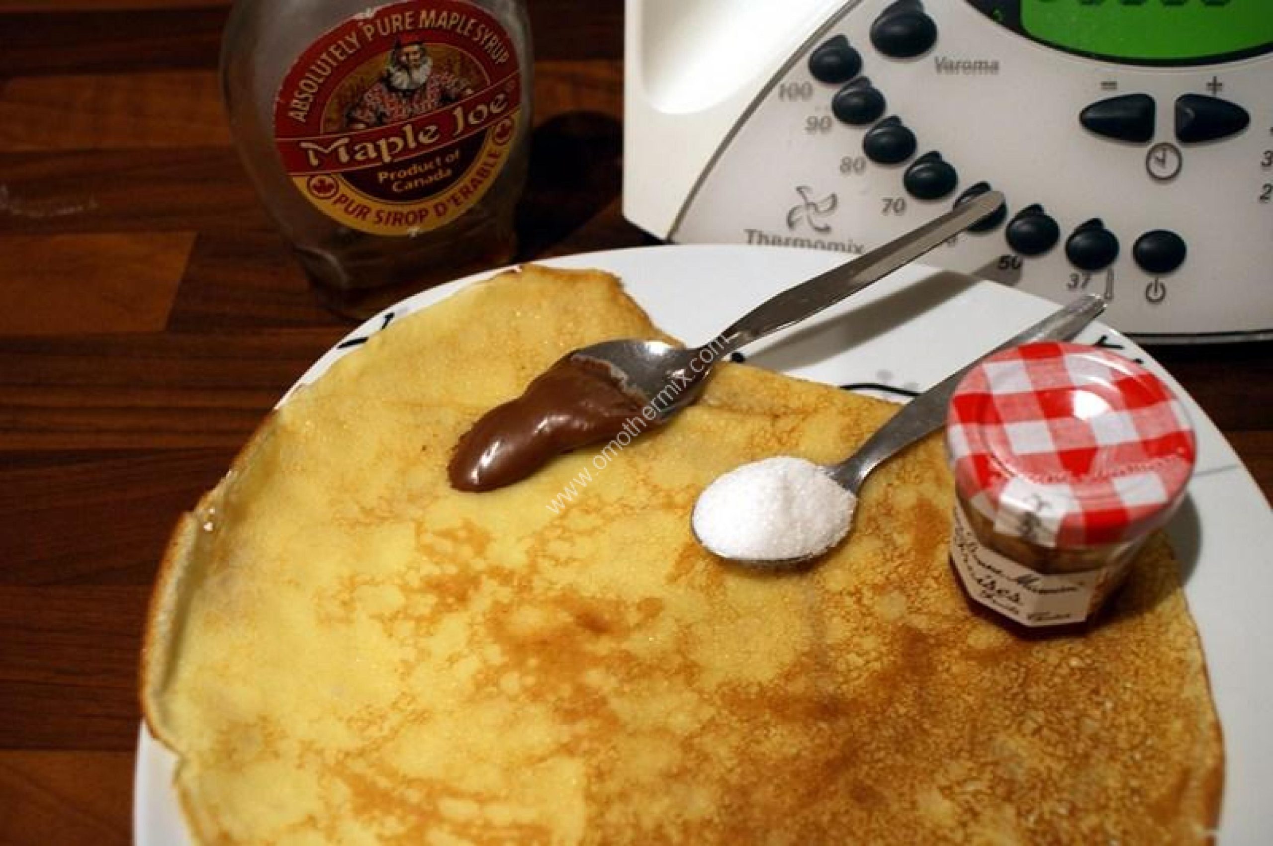 découvrez notre recette de crêpes légères au thermomix, idéale pour un dessert savoureux et léger. préparez des crêpes délicates et moelleuses en un rien de temps, parfaites pour toutes les occasions !