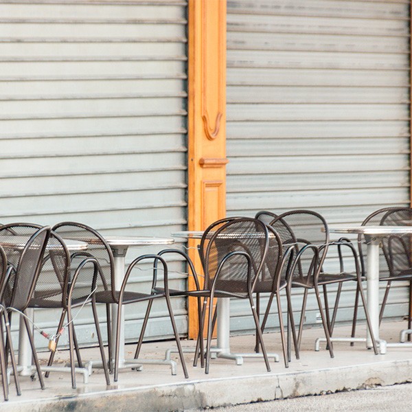 découvrez les raisons derrière les fermetures de restaurants en france, un phénomène en hausse ces dernières années. analyse des impacts économiques, des tendances du secteur et des défis rencontrés par les restaurateurs. informez-vous sur l'avenir de la gastronomie française.