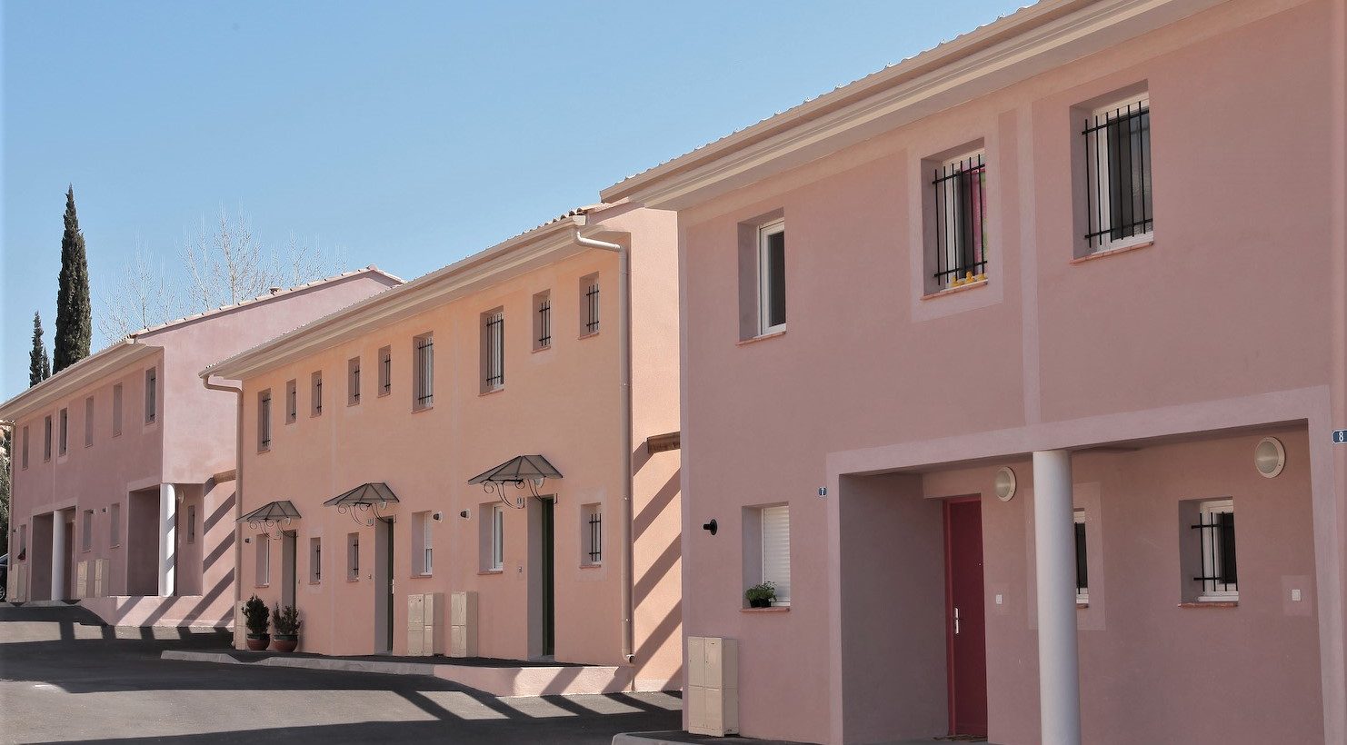 découvrez l'aménagement de l'avenue fortuné ferrini, un projet innovant visant à transformer cet espace urbain en un lieu de vie agréable et fonctionnel. profitez d'un cadre revitalisé, avec des espaces verts, des pistes cyclables et une meilleure accessibilité pour tous.