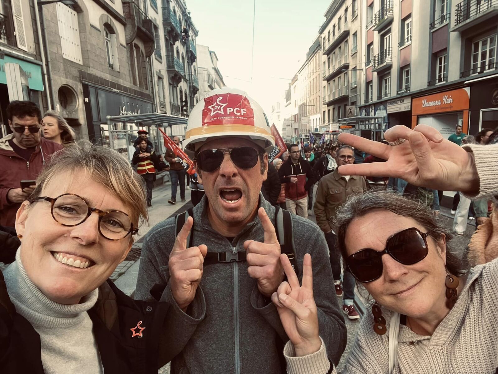 à brest, en vue des municipales 2026, pellicano critique les républicains et dénonce leurs choix stratégiques locaux. contexte, réactions et enjeux.