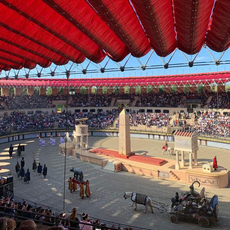 découvrez le puy du fou en famille : des spectacles grandioses, des aventures immersives et des souvenirs inoubliables pour petits et grands. préparez votre visite et vivez une expérience unique en vendée !