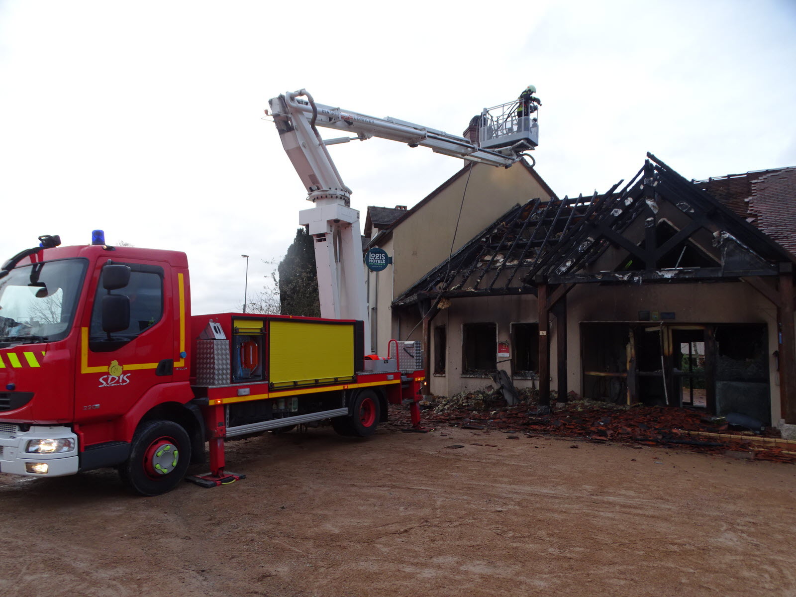 le restaurant côté lac à ussel est temporairement fermé suite à un incendie. découvrez les dernières informations sur cet événement.