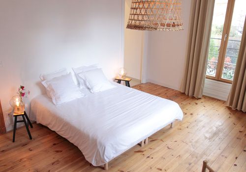 découvrez l'hôtel éclosion à saint-paul-en-jarez, entièrement rénové, offrant piscine et chambres confortables pour un séjour relaxant et moderne.