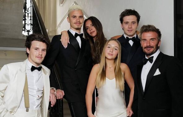 découvrez la valeur nette actuelle de david et victoria beckham, leur fortune combinée et les principales sources de leurs revenus.