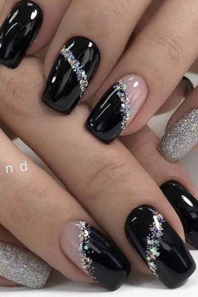 découvrez notre collection de faux ongles noirs élégants, parfaits pour un look sophistiqué et tendance en toutes occasions.