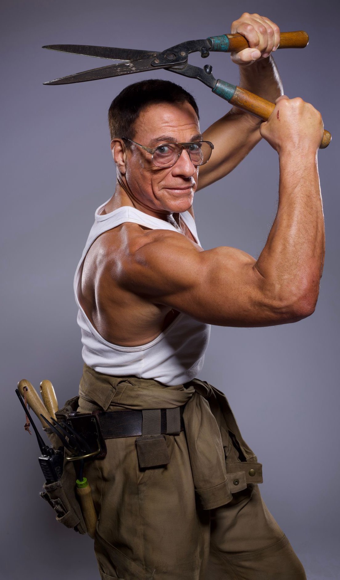 découvrez jean-claude van damme dans le film cargo, une aventure intense où action et suspense se mêlent pour un spectacle captivant.
