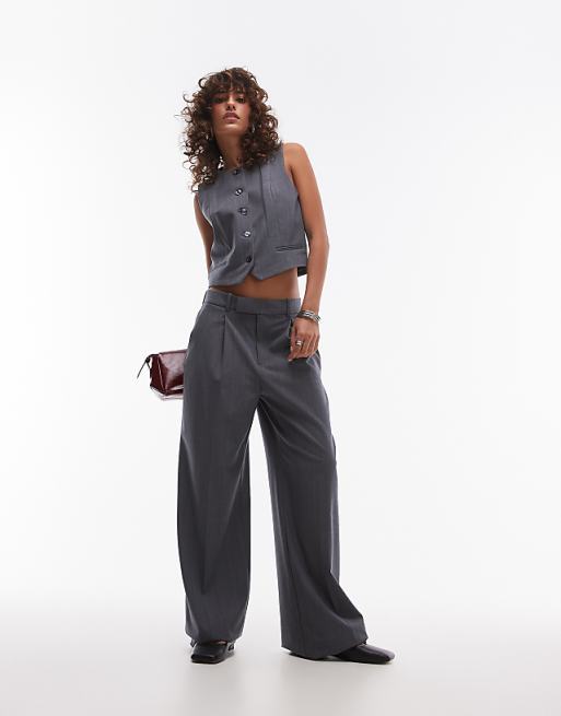 découvrez le pantalon large à plis mango, alliant élégance et confort, disponible dès 45,99 €. parfait pour un look chic et décontracté.