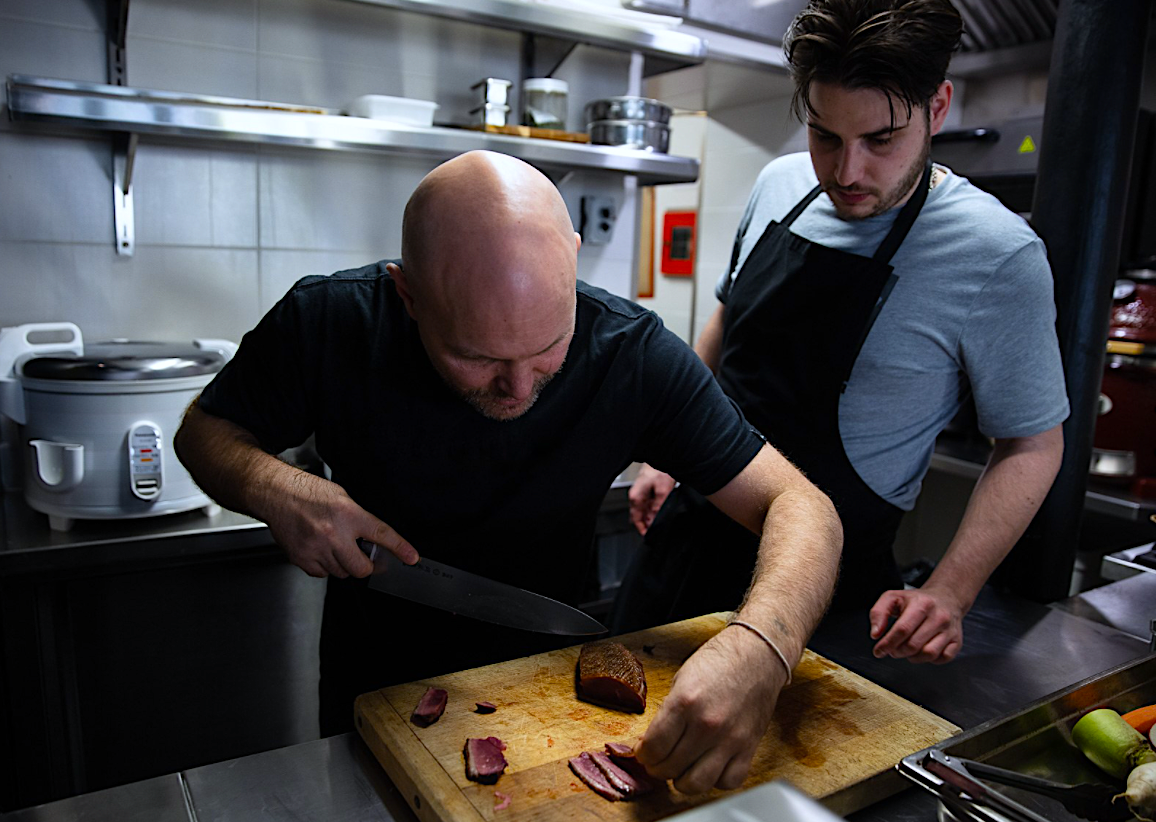 un restaurateur inaugure un nouvel établissement xxl à rennes, offrant une expérience culinaire grandiose et un cadre spacieux pour tous les amateurs de bonne cuisine.